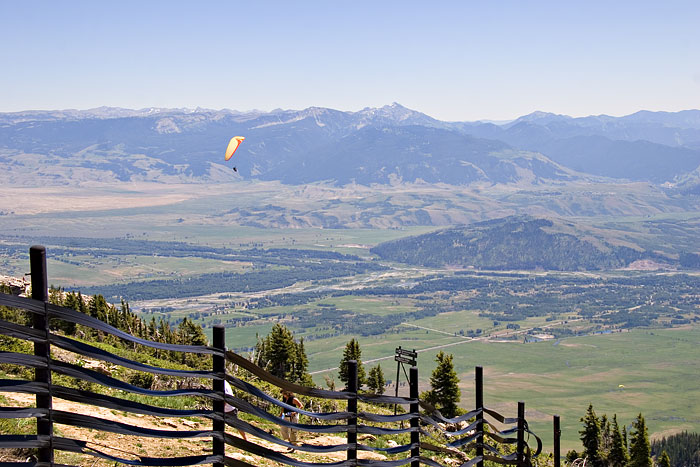 [Hang-glider: Rendezvous Mountain]